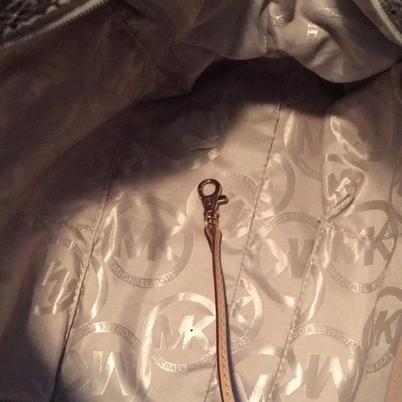 Michael Kors purse - Picture 4 of 7